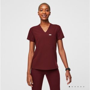 MAKE ME AN OFFER Figs Catarina scrub top